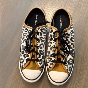 Converse Leopard Print Low-Top Sneakers‎ – Women’s Size 9.5